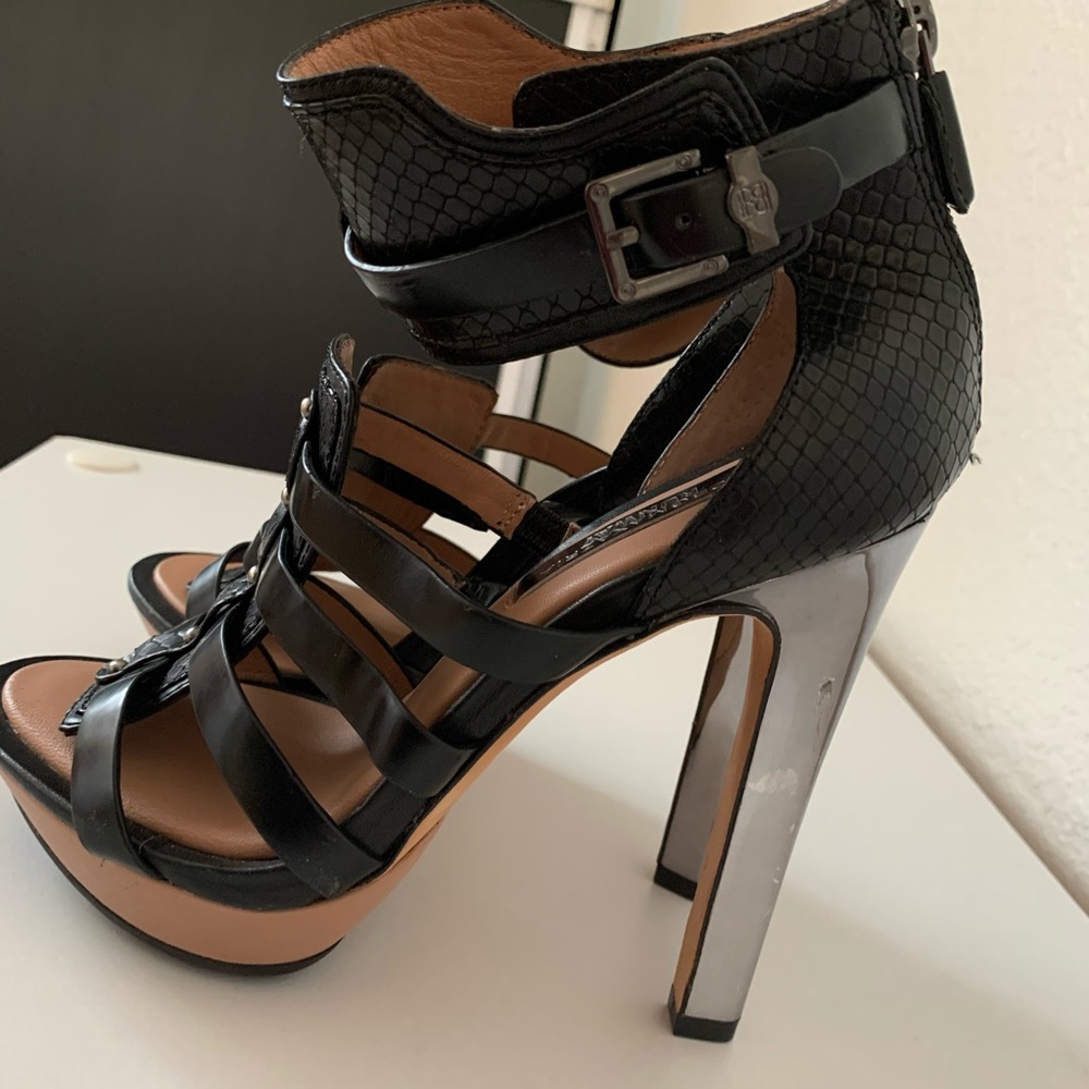 NWT BCBG high heels size 6M